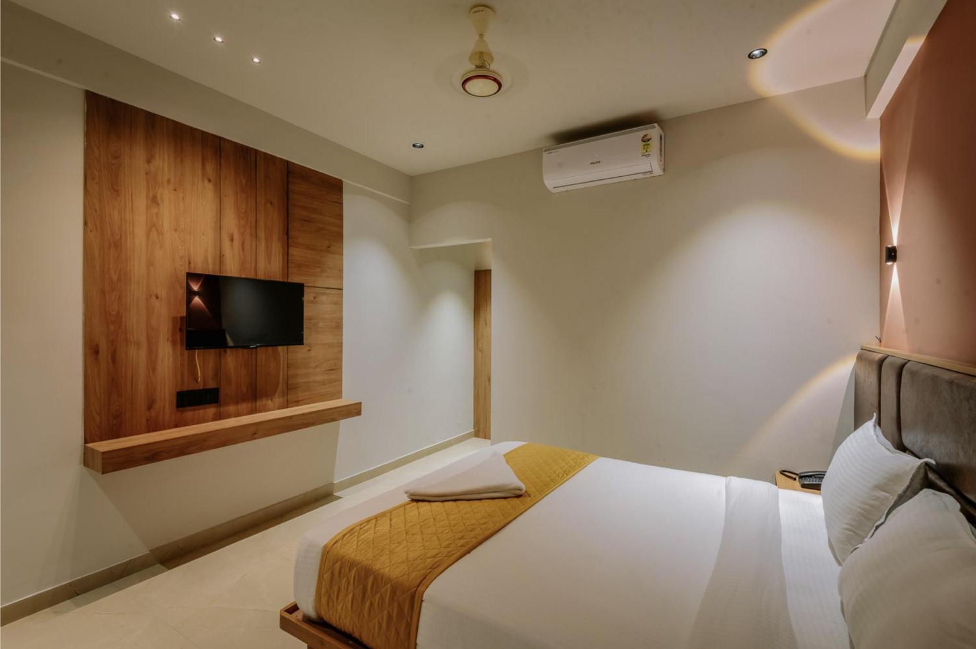 Hotel Beverly Plaza โคชิโคด ภายนอก รูปภาพ