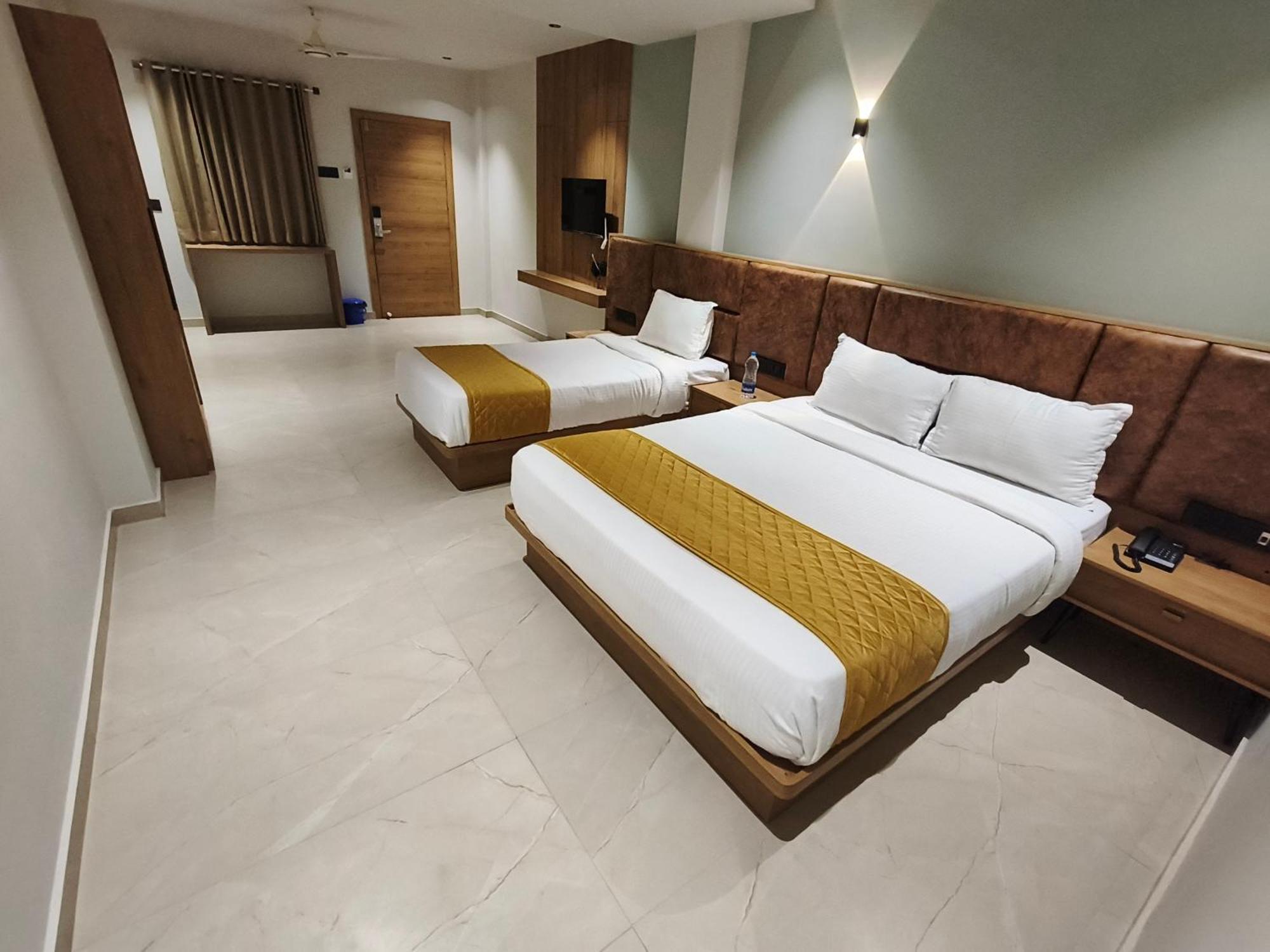 Hotel Beverly Plaza โคชิโคด ภายนอก รูปภาพ